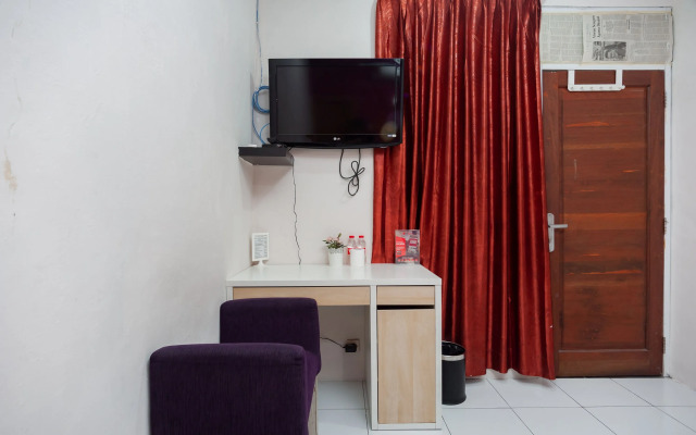 RedDoorz Plus near Mall Kelapa Gading