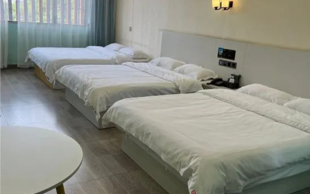 Lifeng Hotel (Guangzhou Baijiang Metro Station)