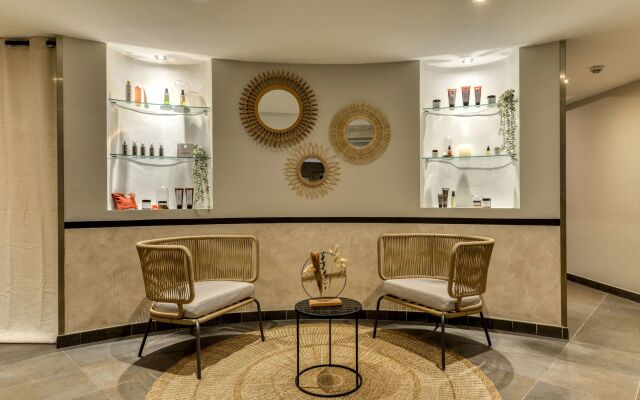 Zenitude Hotel la Valadière, an Ascend Collection Hotel