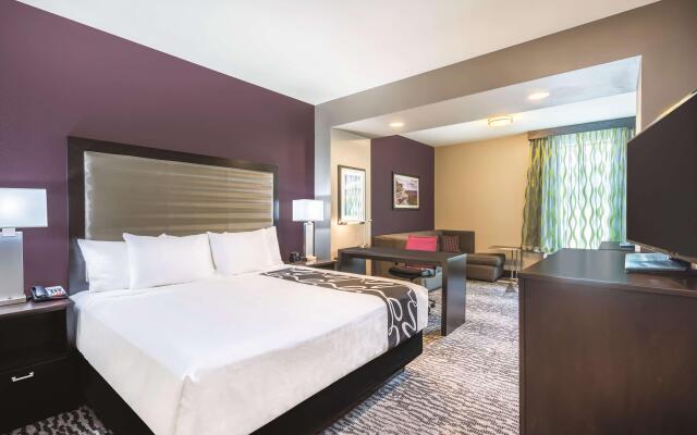 La Quinta Inn & Suites by Wyndham Clifton Park/Saratoga Area