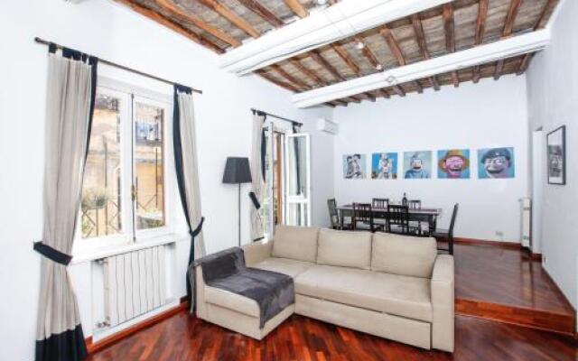 Pantheon Square Family Apartment