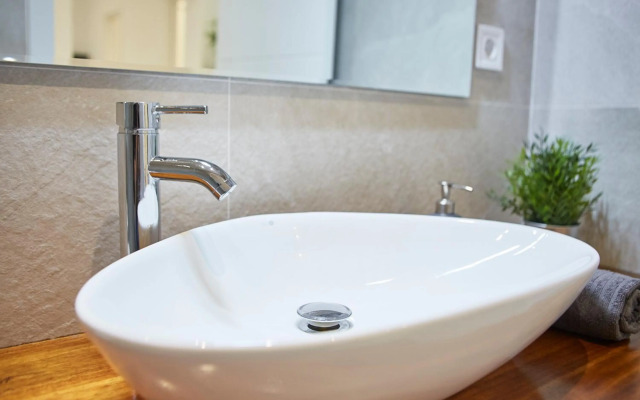 LEEWAYS APARTMENT in ZURITA