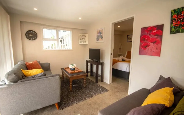 Centrally Located 1 Bedroom Apartment in Auckland