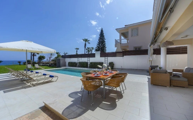 Protaras Beachfront Villa Pietra