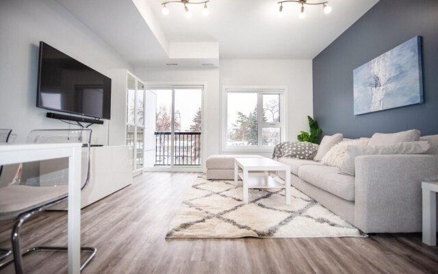 Upscale 2 Bedroom Townhouse Near Uofm IG Field