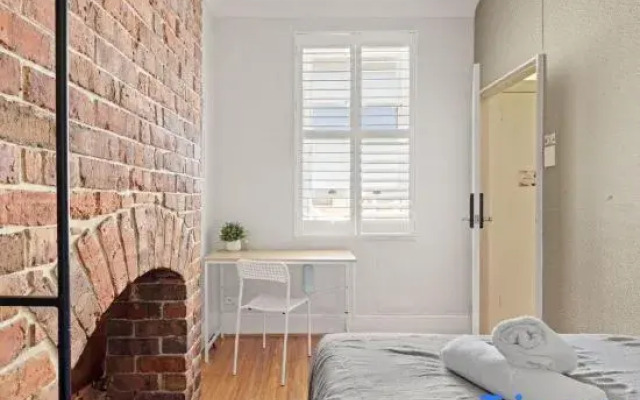 Rustic Rooms - Next to USYD - Shared Bathroom