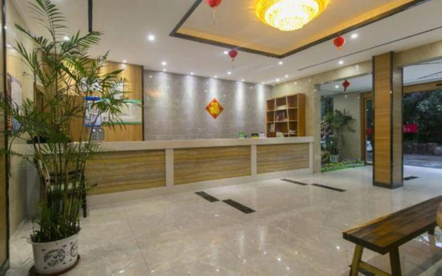 Wangxian Hotel (No. 2 Middle School South Campus Wangxianling Square)