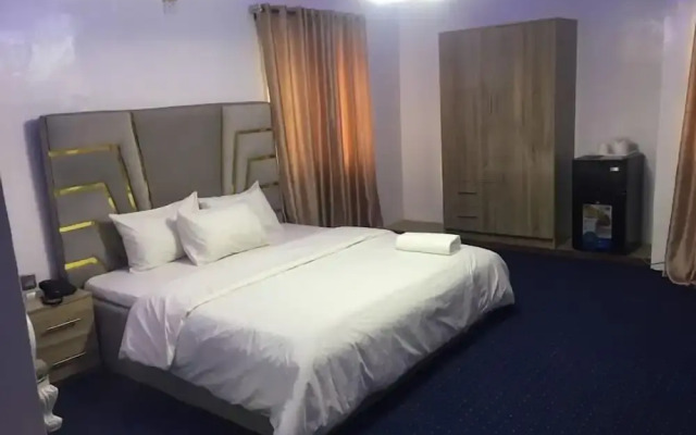 Dee Rocket Hotel