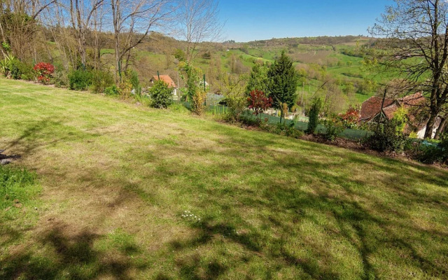 Elegant House With Heated Pool and Sauna