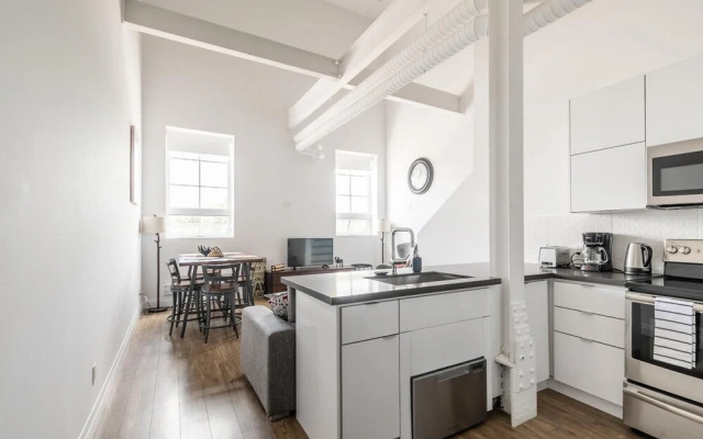 2BR 2storey Loft Free Parking Gym