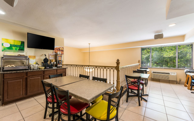 Comfort Suites Airport