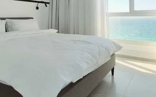 SHaYaSH apartments Leonardo Bat-Yam