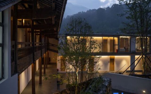 SanShanLi.Rustic Luxury Hotel