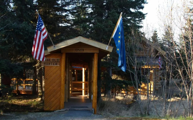 Wise Old Hunter Lodge