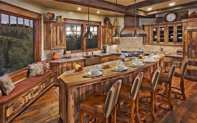 Gold Mine Lodge 6 BedroomHoliday home By Moving Mountains