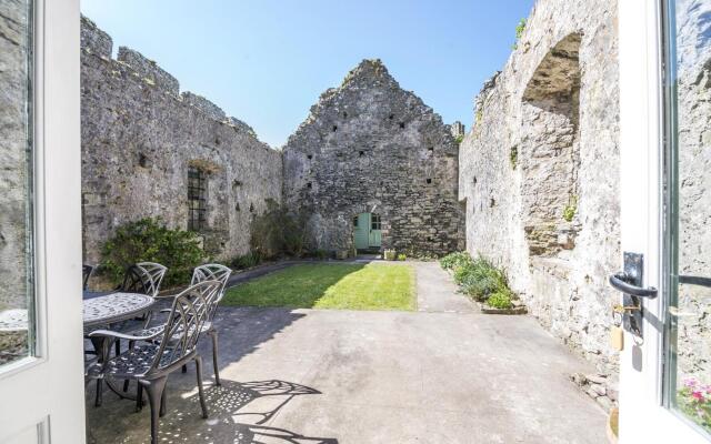 Castle House - 5 Bedroom - Manorbier