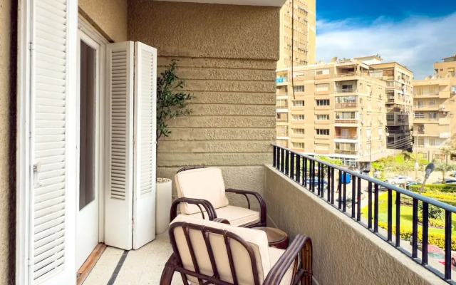 The 2bdr Crimson Crib @ The Heart Of Heliopolis