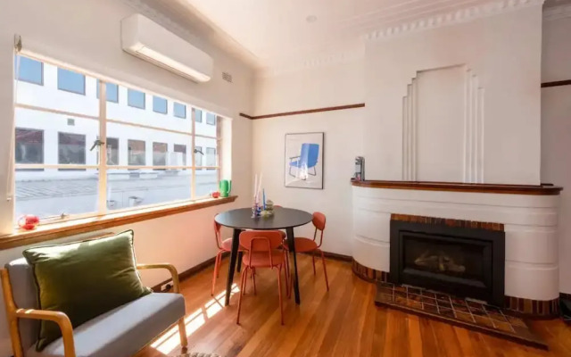 Charming Art Deco Unit in East Melbourne