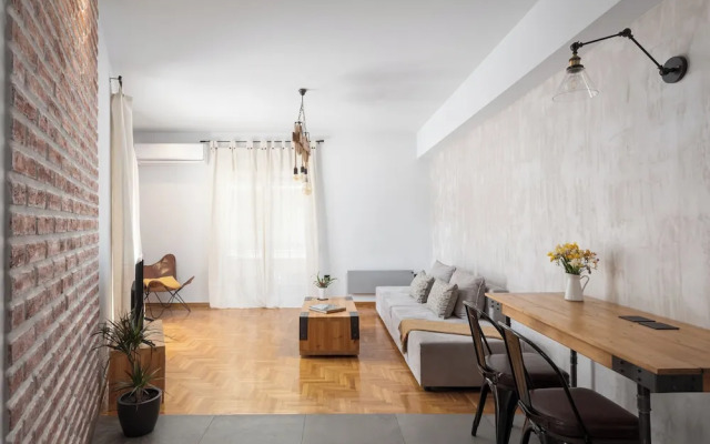 Acropolis Atmospheric Apartment