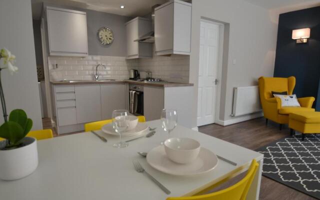 Charming 1 bed riverside apartment