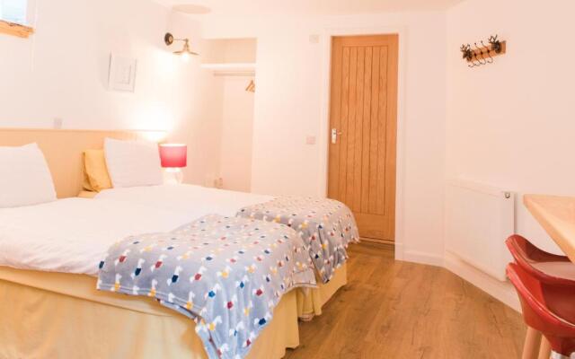 The Merryburn - Rooms and Courtyard Studios