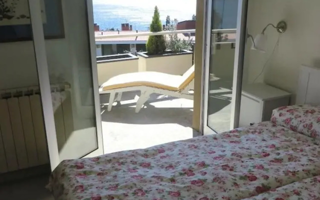 Selva 1 Lake View Apartment in Ghiffa With Pool