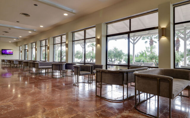 Calamos Beach Family Club Hotel