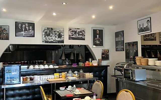 Le Moulin