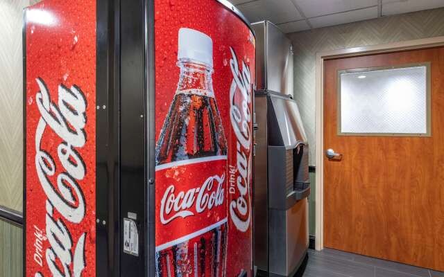 Comfort Inn & Suites Pauls Valley - City Lake