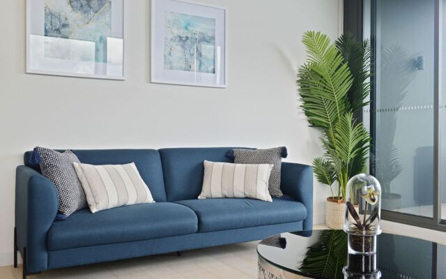 New Contemporary Apartment near Macquarie Centre