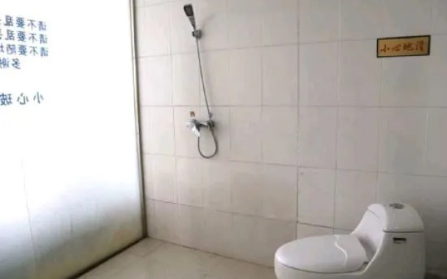 Xiangyun Hotel (Yulin Yuntiangong Cultural City RT-Mart) – Bathroom – Yulin