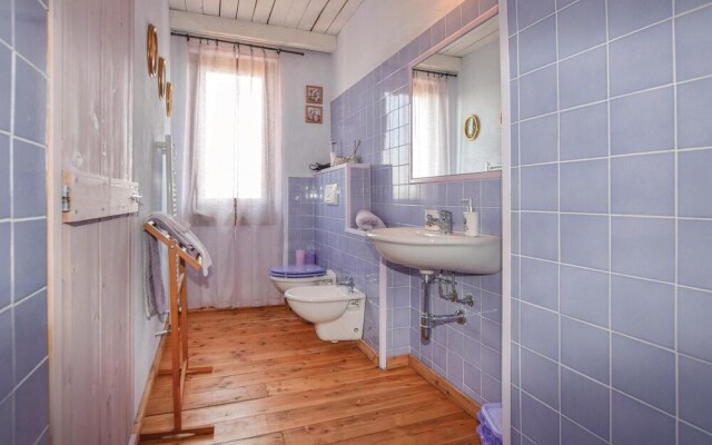 Stunning Home in Castelnuovo Calcea With Wifi and 7 Bedrooms