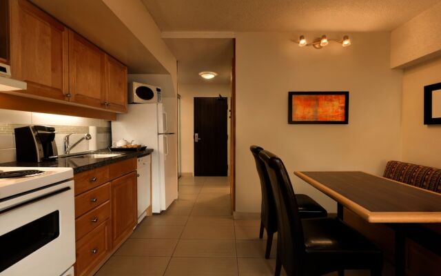 Mountain Side Hotel Whistler by Executive