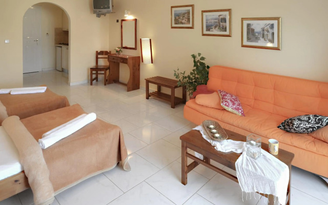 Belussi Beach Hotel & Suites