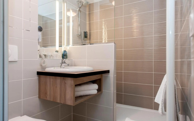 Brit Hotel Avignon Sud