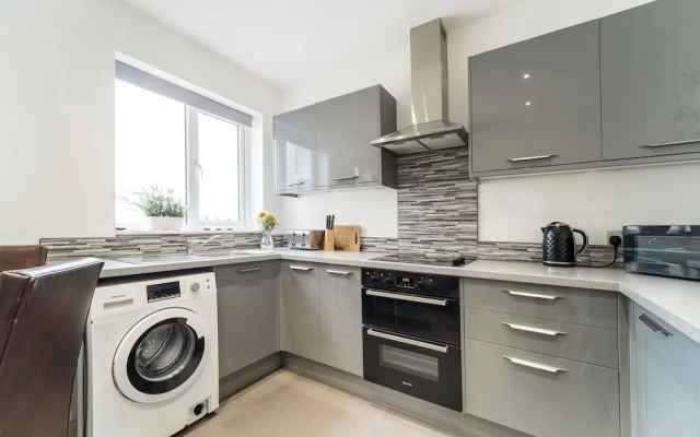 2br-sleeps5-privategarden-freeparking-pets