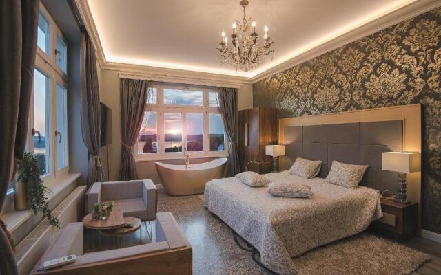 Arena & Seaview Luxurious Residence