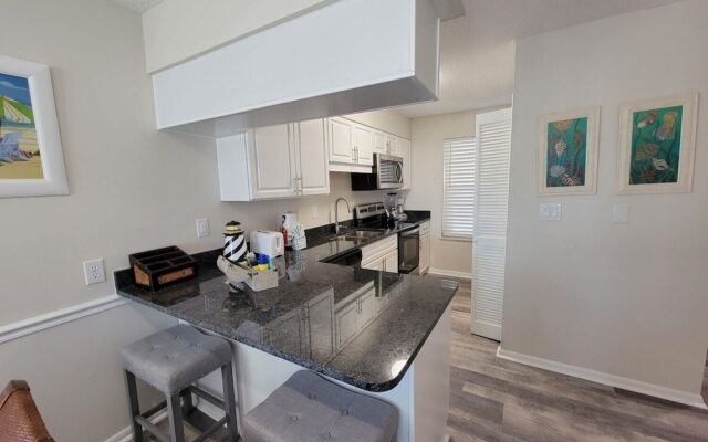 La Vista - 2 Br Condo