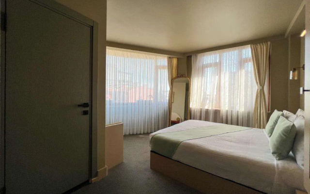 By Kinyas Hotel