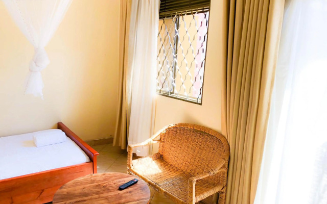 Cozy Bukoto Studio, unlimited WiFi, Netflix & Close to Acacia
