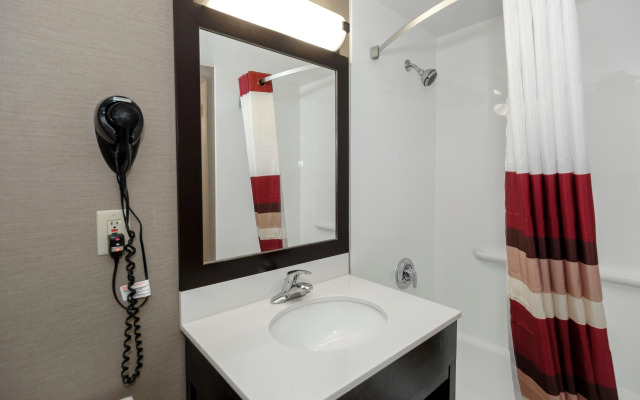 Red Roof Inn & Suites Newburgh – Stewart Airport/ West Point