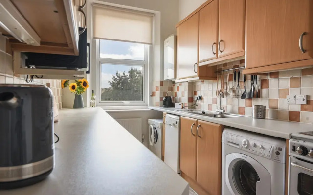 Flat 2, 10 Seafield Road