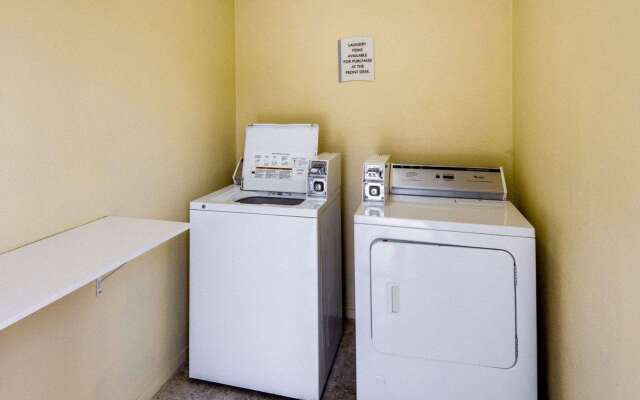 Econo Lodge Inn & Suites Eagle Pass