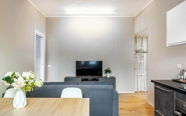Charming flat with desk