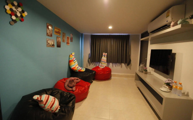 OYO 501 At Night Hostel