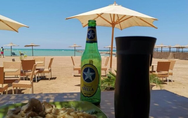 Immaculate 1-bed Apartment in Hurgada, First Line!