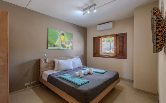 Spanish Water Apartments - Garden View