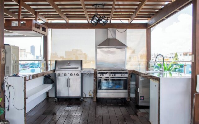 8-bdr Penthouse With A Private Rooftop & Jacuzzi