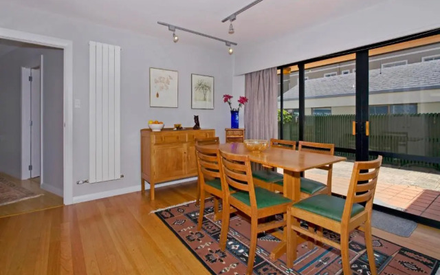 Riverside Villa - in the City by the River!