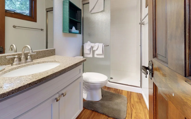 Meadow Ridge 28 Spacious and Secluded, Private Washer Dryer, Close to Eagle by RedAwning